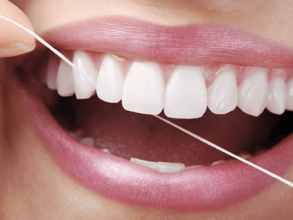 نخ دندان چیست و استفاده از آن چه مزیتهایی دارد؟