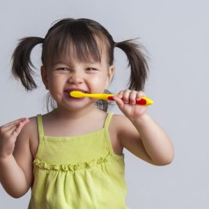 اهمیت مسواک زدن در حفظ سلامت دندان | شرکت ستاره گنبد مینا