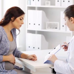 مراجعه به پزشک در بهداشت دهان و دندان | نخ دندان مینا