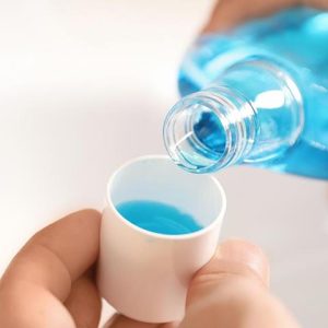 انواع دهان شویه | نخ دندان مینا