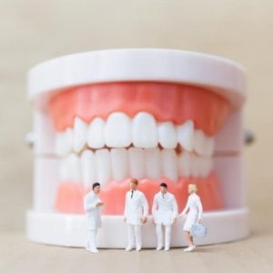 رعایت بهداشت دهان و دندان | نخ دندان مینا