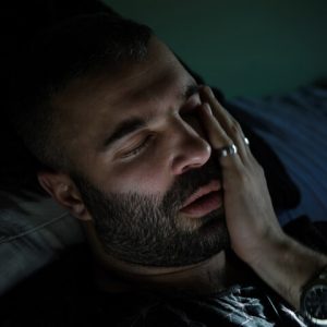 دندان درد در شب | شرکت ستاره گنبد مینا