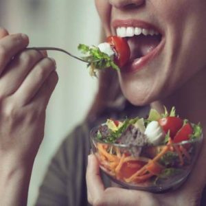 عوارض خوب نجویدن غذا | شرکت نخ دندان مینا