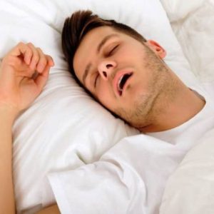 عوارض خوابیدن با دهان باز چیست؟ | شرکت نخ دندان مینا