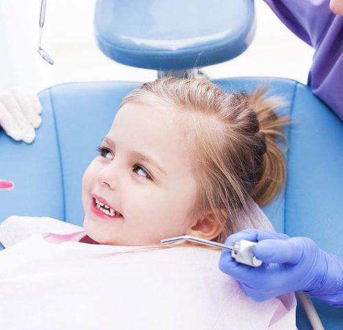 خصوصیات یک دندانپزشک کودکان خوب | شرکت نخ دندان مینا