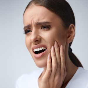 درمان دندان درد بعد از عصب کشی | نخ دندان مینا