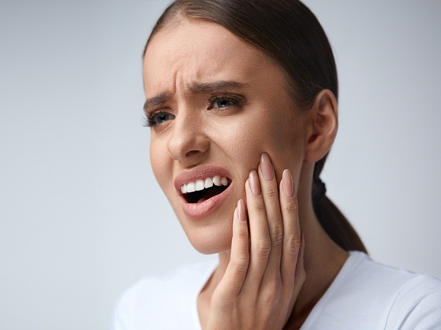 درمان دندان درد بعد از عصب کشی | نخ دندان مینا