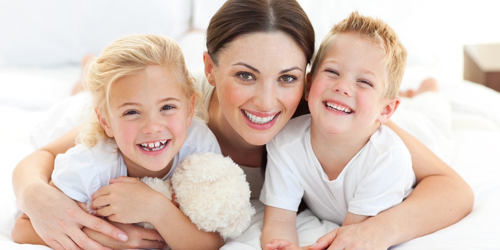 تفاوت ارتودنسی کودکان و بزرگسالان | نخ دندان مینا