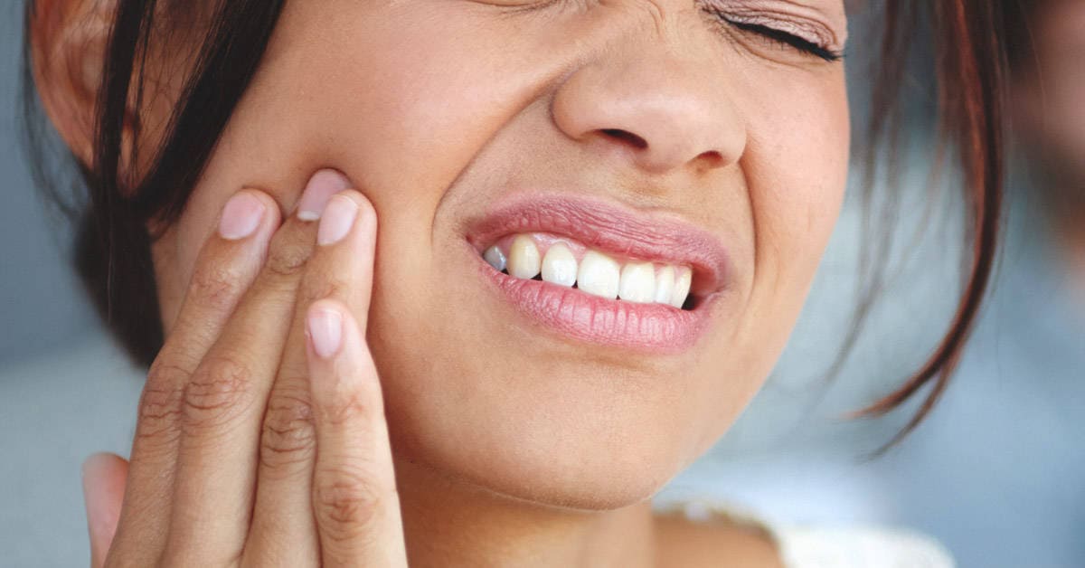 درمان خانگی دندان درد | نخ دندان مینا