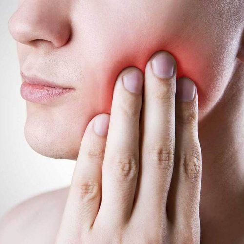 بررسی عوامل درد لثه | نخ دندان مینا