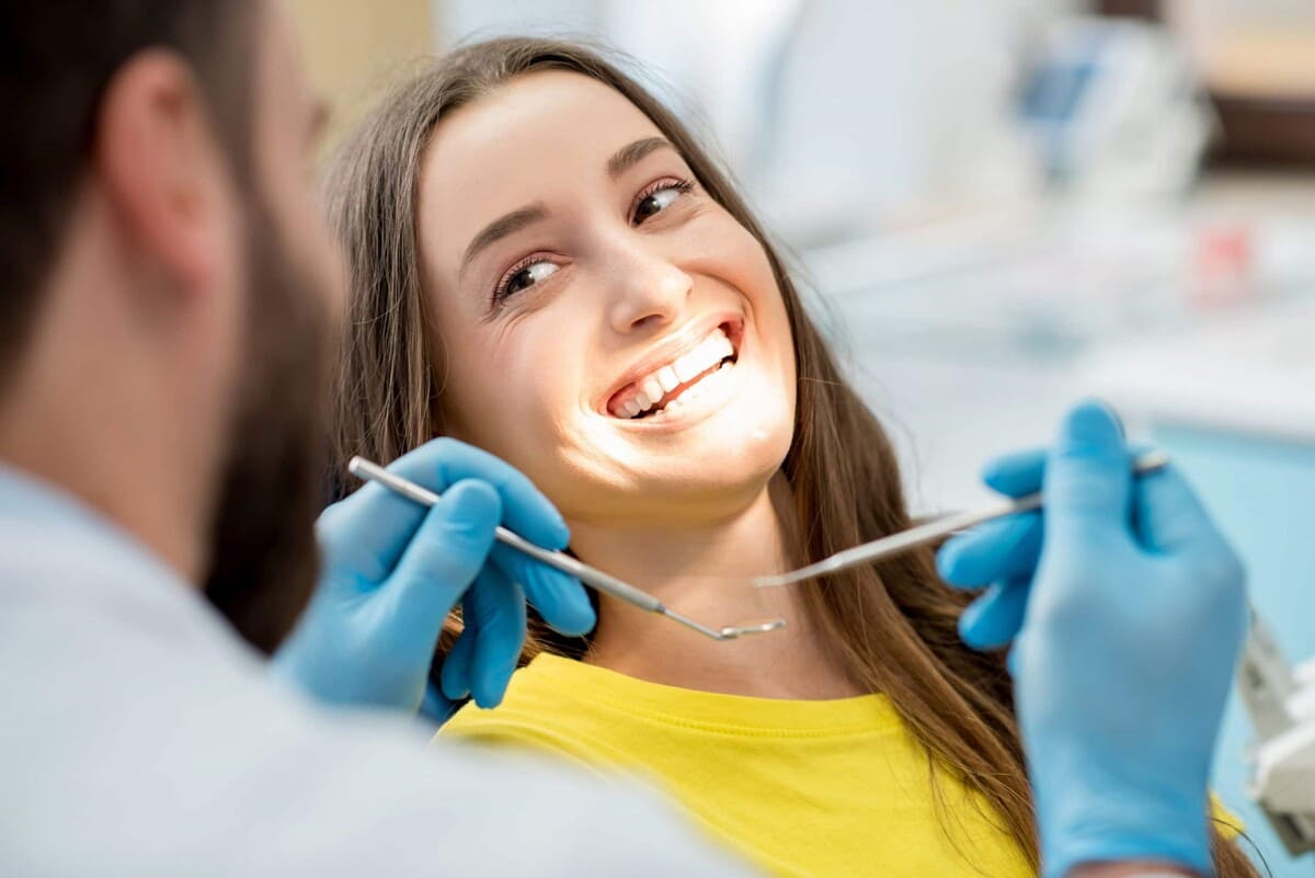 اهمیت چکاپ دندان | نخ دندان مینا